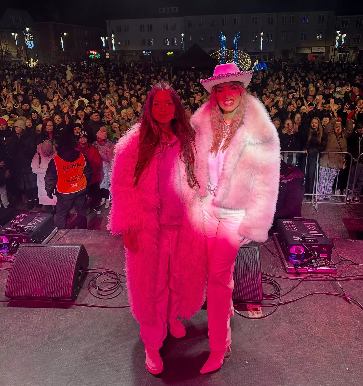 Sylwester w Łomży z Topky! Zjawiskowe stylizacje i największe hity porwały tłumy fanów disco polo.
